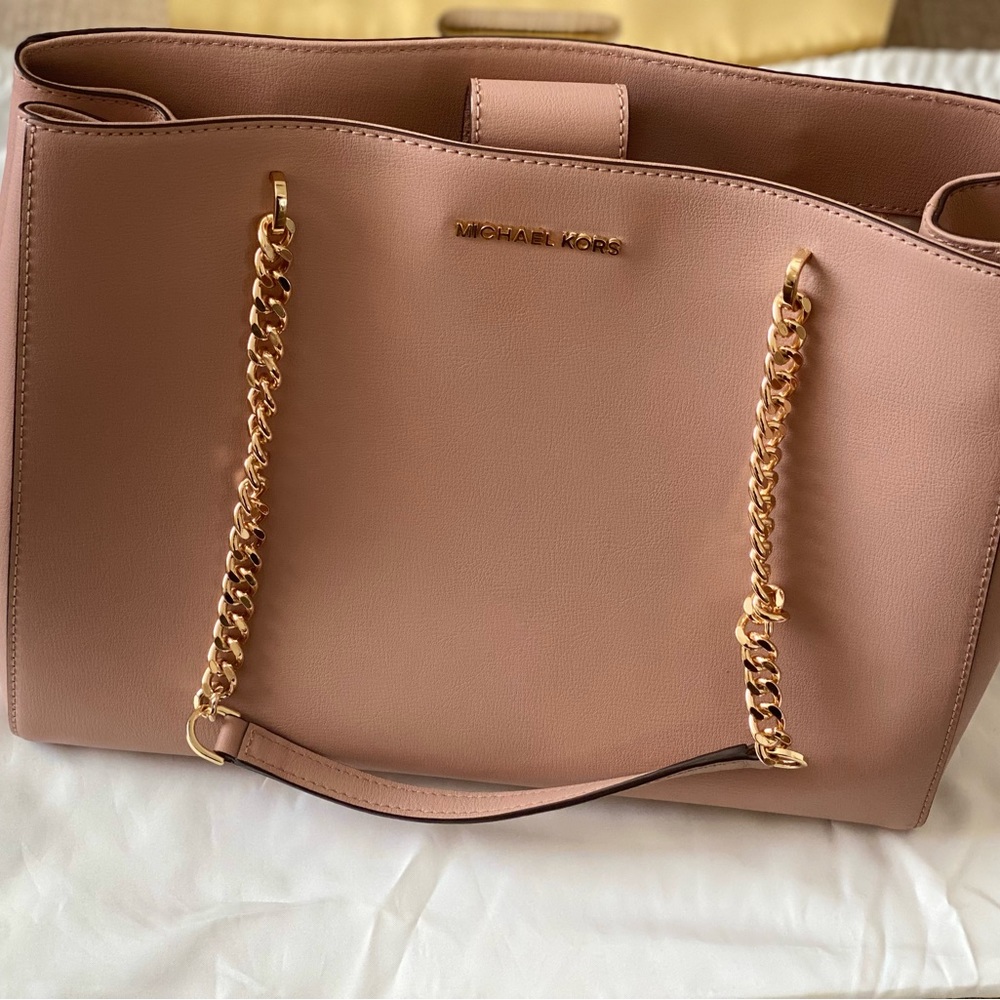 MIchael Kors bag. Very good condition, lightly used.
